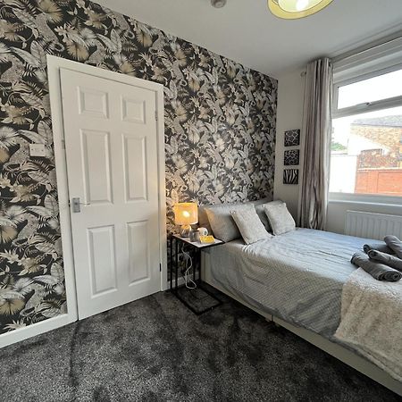 Modernised Central Wigan Townhouse Sleeps Up To 6 المظهر الخارجي الصورة
