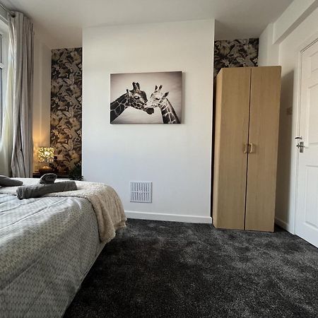 Modernised Central Wigan Townhouse Sleeps Up To 6 المظهر الخارجي الصورة